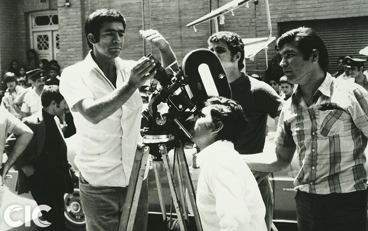 محمد متوسلانی در پشت صحنه‌ی یکی از فیلم‌هایش