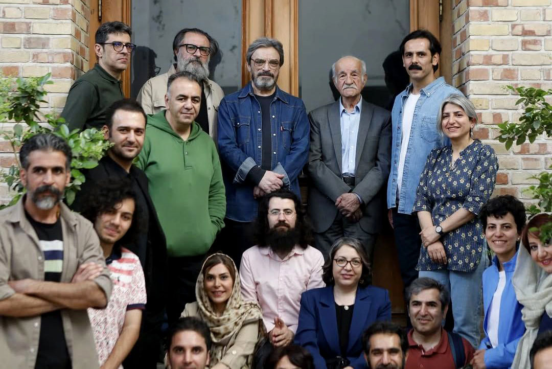 نقد و بررسی فیلم مستند «تب آینه؛ خاطرات و تالمات یک داروساز»