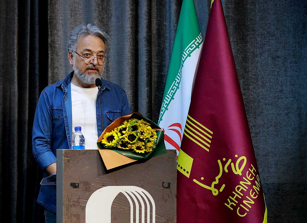مهرداد زاهدیان در مراسم یادبود مهران زینتبخش مهرداد زاهدیان در مراسم یادبود مهران زینتبخش