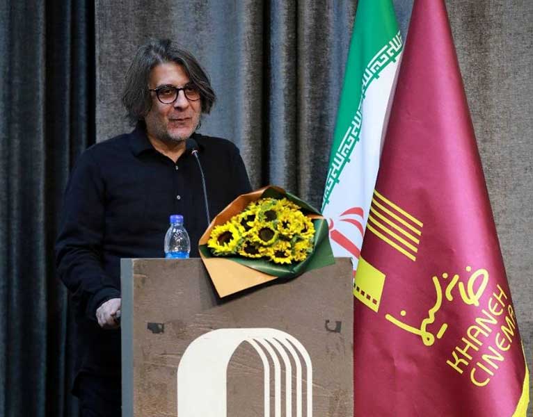 غلامعباس فاضلی در مراسم یادبود مهران زینتبخش غلامعباس فاضلی در مراسم یادبود مهران زینتبخش